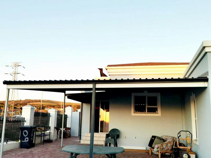 3 Bedroom Property for Sale in Eikenbosch Western Cape